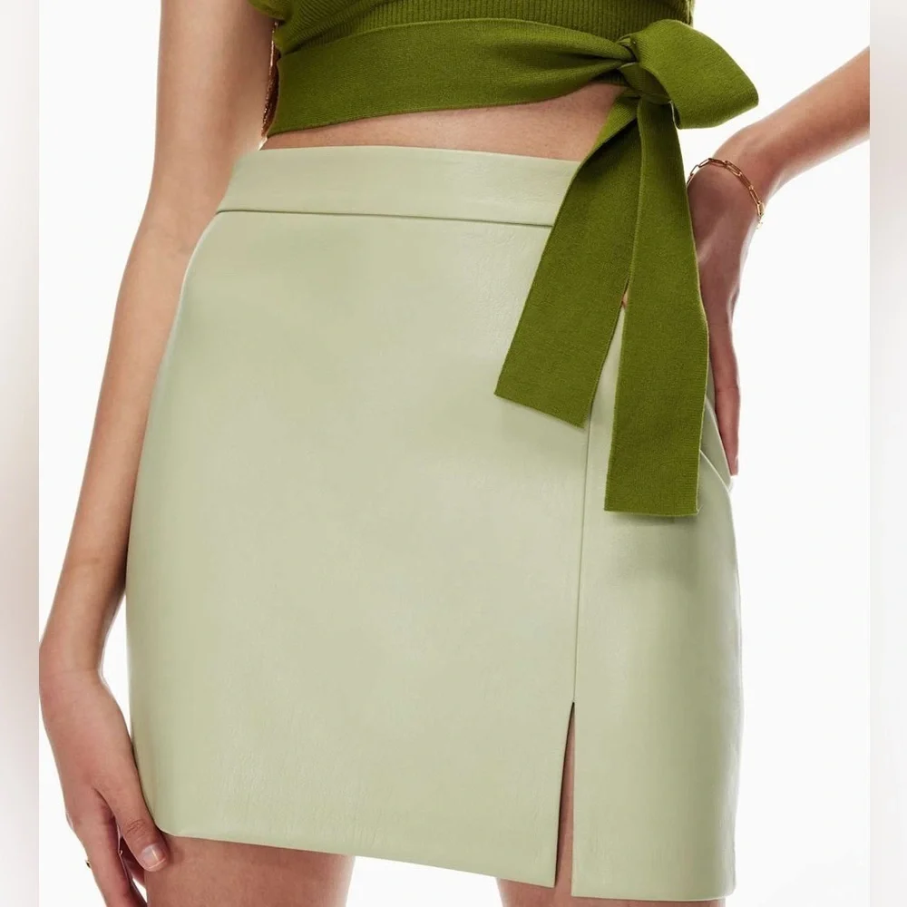 Aritzia Wilfred Patio Faux Leather Mini Skirt in Olive Size 4